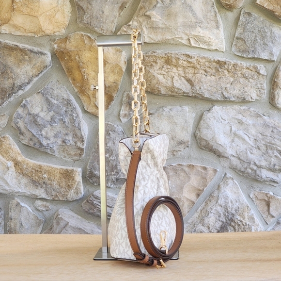 Michael Kors Ruched Logo LG Crossbody - Picture 2 of 10